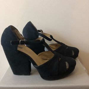 Urban Outfitters Black MaryJane Heels with box